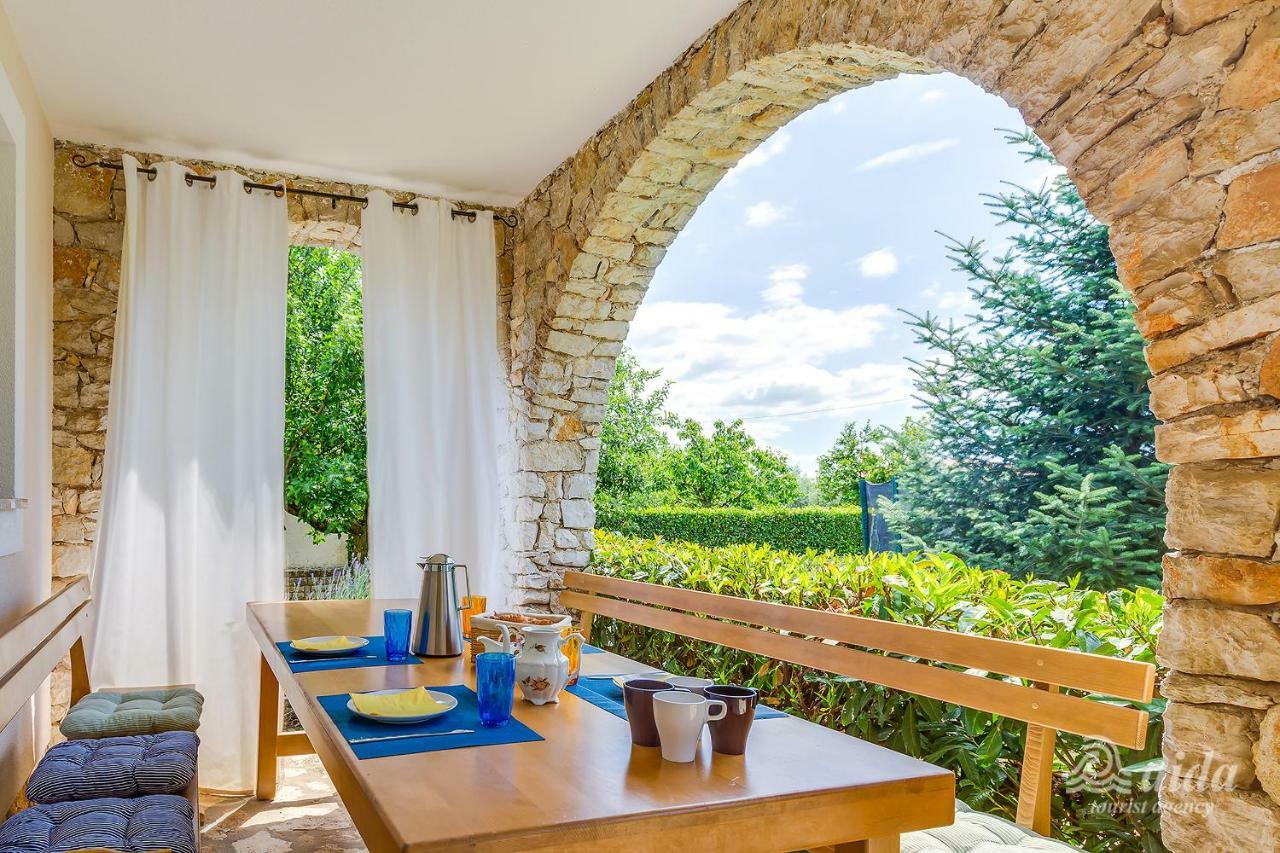 Family Vacation Villa Žbandaj 外观 照片