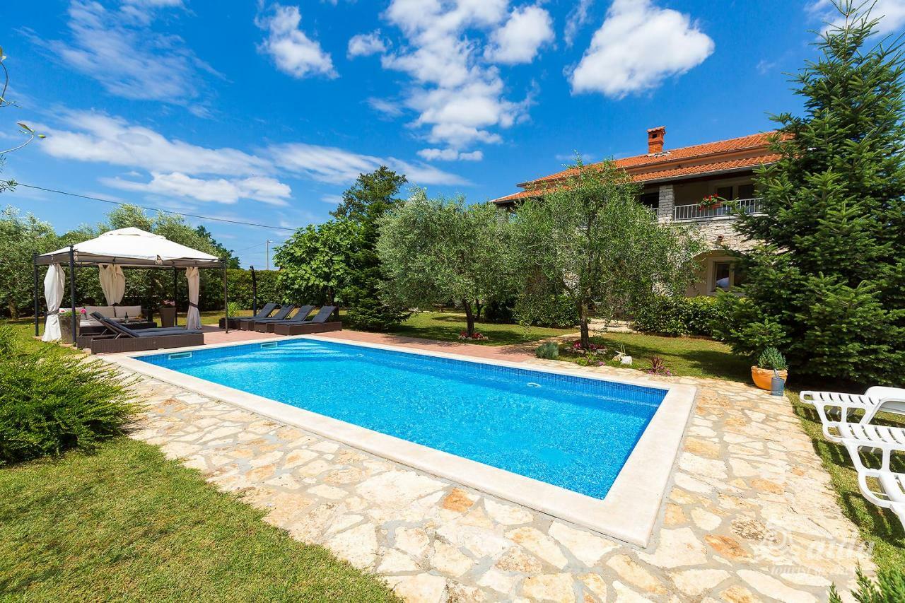 Family Vacation Villa Žbandaj 外观 照片